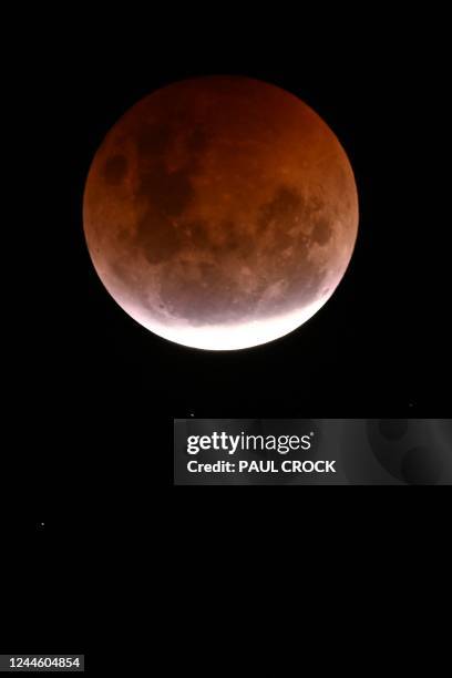 Red Moon Perth Lunar Eclipse Australia Photos and Premium High Res Pictures - Getty Images