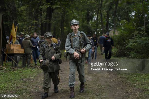 Venes recreadores de la Segunda Guerra Mundial retratan a soldados alemanes en el evento de los DÃ­as de la Segunda Guerra Mundial de Rockford el 24...
