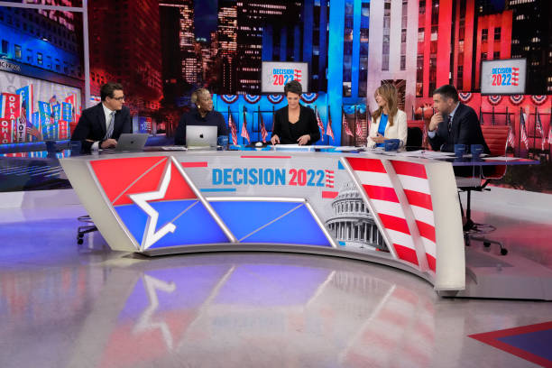 Cobertura das eleições de meio de mandato — Na foto: Chris Hayes, Joy Reid, Rachel Maddow, Nicolle Wallace, Ari Melber no Estúdio 3A do Rockefeller Center em...