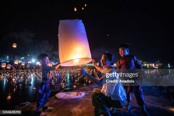 Family holds a lantern during Yi Peng Festival & Loy Kratong in Doi Saket, Chiang Mai, Thailand on November 08, 2022. In the north of Thailand, Loy...