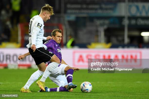 Joel Grodowski of Verl and Robert Tesche of Osnabrueck battle for the ball during the 3. Liga match between VfL Osnabrück and SC Verl at Stadion an...