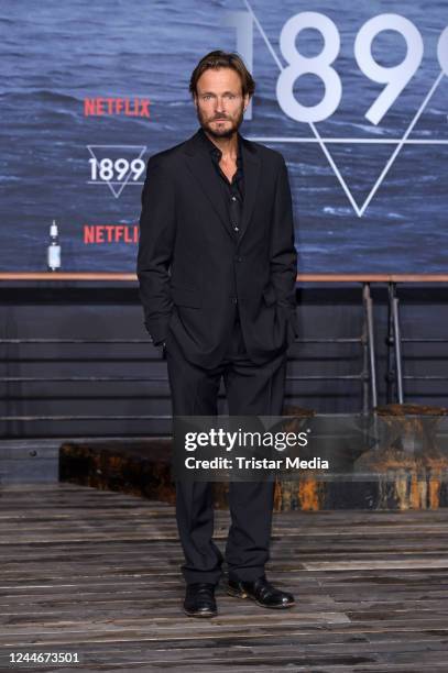 Andreas Pietschmann attends the Netflix "1899" series premiere at Funkhaus on November 10, 2022 in Berlin, Germany.