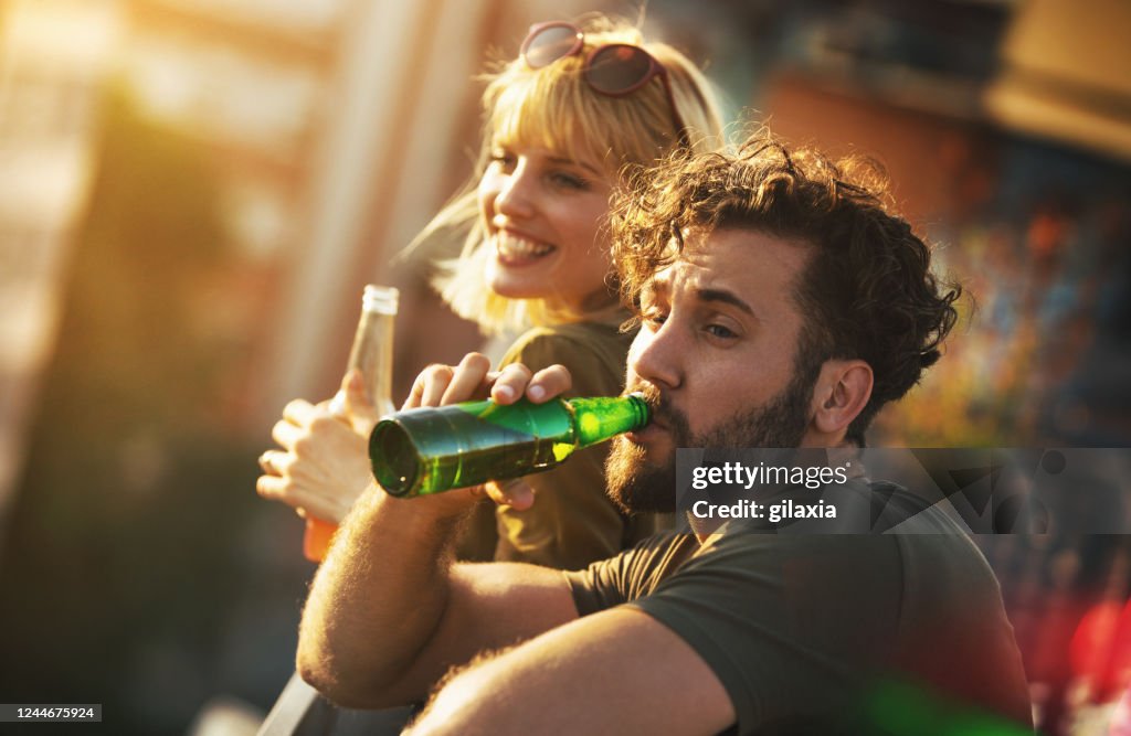 Dachparty an einem Sommernachmittag.