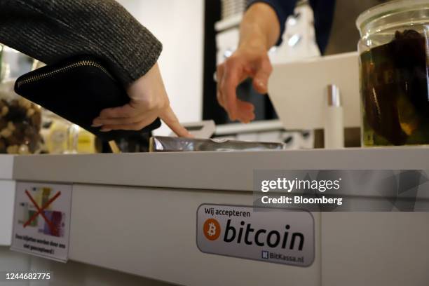 Bit Coin Counter Digital Money Counter Photos and Premium High Res Pictures - Getty Images
