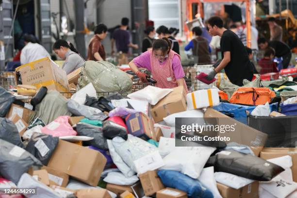Workers sort parcels at a transfer center of an express delivery company in Lianyungang, East China's Jiangsu Province, Nov 11, 2022.