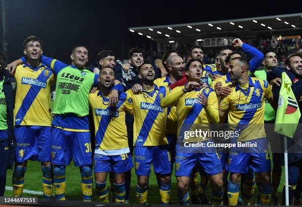 Players of Frosinone Calcio celebrate the victory after the Serie B match between Ascoli Calcio 1898 FC and Frosinone Calcio at Stadio Cino e Lillo...