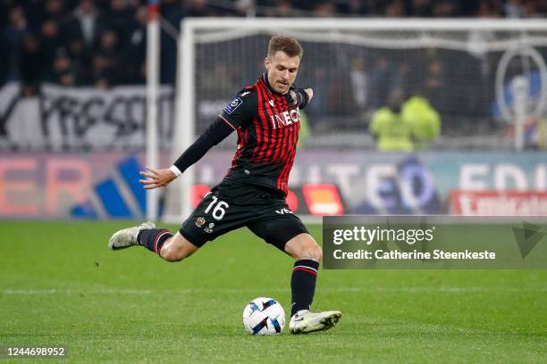 Aaron Ramsey of OGC Nice shoots the ball during the Ligue 1 match between Olympique Lyonnais and OGC Nice at Groupama Stadium on November 11, 2022 in...