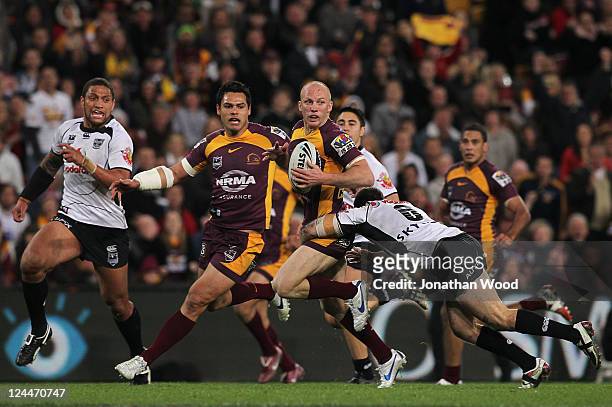 Darren Lockyer of the Broncos runs in attack during the NRL 2nd Qualifying Final match between the Brisbane Broncos and the Warriors at Suncorp...