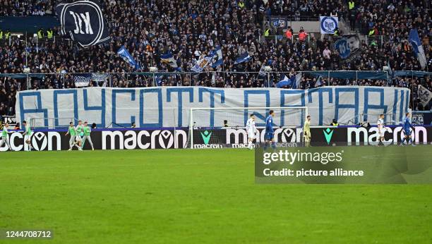 November 2022, Baden-Wuerttemberg, Karlsruhe: Soccer, 2. Bundesliga, Karlsruher SC - FC St. Pauli, Matchday 17, BBBank Wildpark: Karlsruhe fans hold...