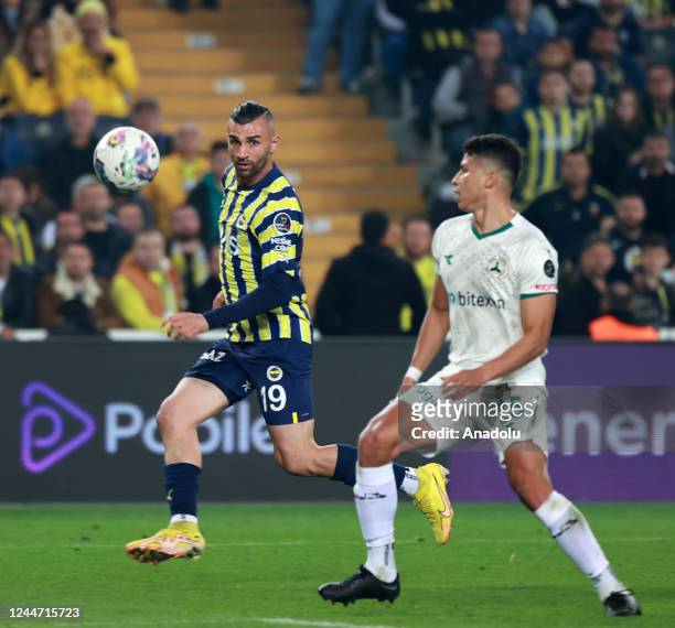 Serdar Dursun of Fenerbahce in action against Perez of Bitexen Giresunspor during Turkish Super Lig soccer match between Fenerbahce and Bitexen...