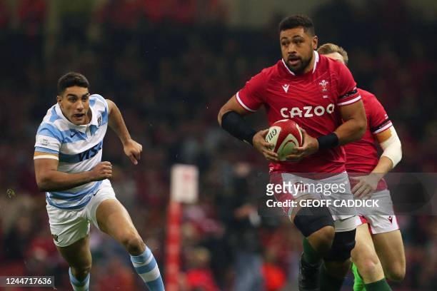 Wales' number 8 Taulupe Faletau escapes with the ball during the Autumn International rugby union friendly match between Wales and Argentina at...