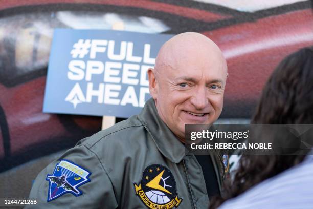 Senator Mark 1,346 Senator Mark Kelly Stock Photos, High-Res Pictures, and Images ...