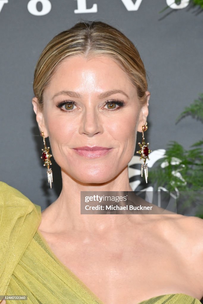 Julie Bowen at the 2022 Baby2Baby Gala held at Pacific Design Center ...