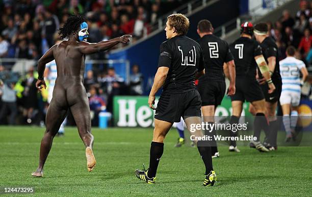 Streaker taunts Jonny Wilkinson of England during the IRB 2011 Rugby World Cup Pool B match between Argentina and England at Otago Stadium on...