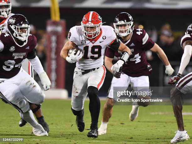 Georgia Bulldogs Tight End Brock Bowers rushes the ball during the college football game between the Georgia Bulldogs and the Mississippi State...