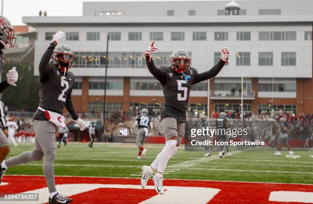 Washington State Cougars wide receiver Lincoln Victor riles up the crowd during the game between the Washington State Cougars and the Arizona State...