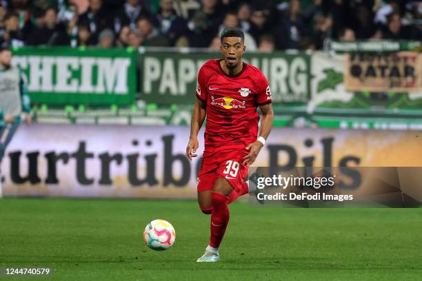 Benjamin Henrichs of RB Leipzig controls the Ball during the Bundesliga match between SV Werder Bremen and RB Leipzig at Wohninvest Weserstadion on...