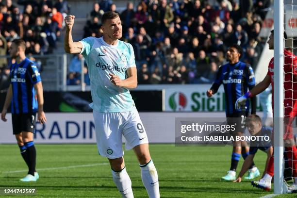 Inter Milan's Bosnian forward Edin Dzeko celebrates after scoring his side's second goal during the Italian Serie A football match between Atalanta...