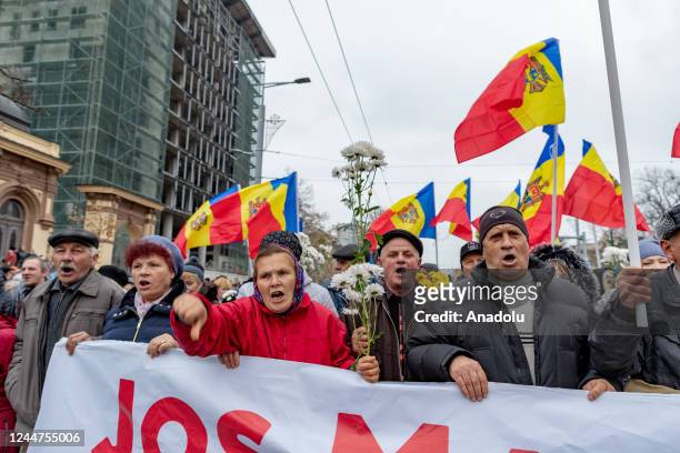 Several thousand protesters calling Moldova's pro-Western leaders to leave the high office march toward the Constitutional Court for the ninth...