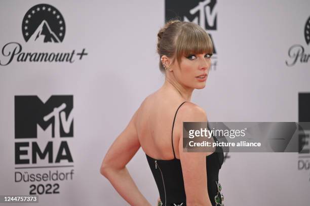 November 2022, North Rhine-Westphalia, Duesseldorf: Taylor Swift arrives for the MTV Europe Music Awards at the PSD Bank Dome. The awards are...