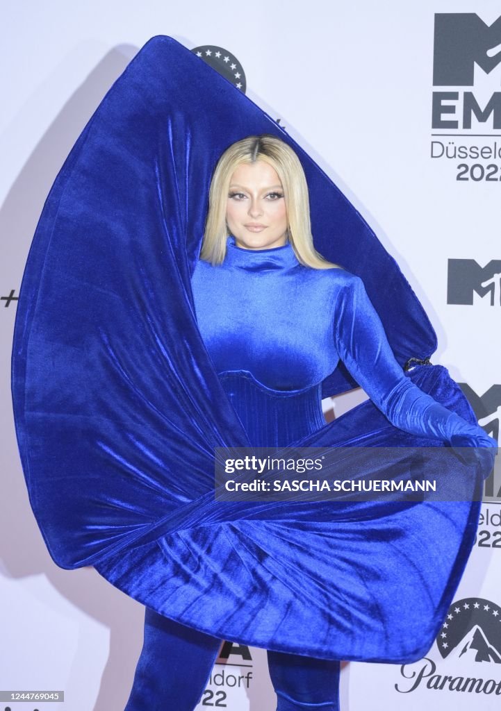 https://media.gettyimages.com/id/1244769045/photo/germany-entertainment-music-awards-mtv-ema.jpg?s=1024x1024&w=gi&k=20&c=8K046xLTxlvqwKvk615LAaaWCD7OWdzgULhRQTXBNeE=