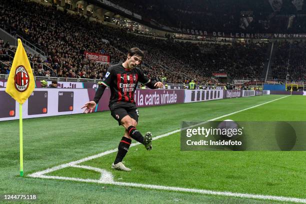 Sandro Tonali of AC Milan kicks a corner kick during the Serie A football match between AC Milan and AFC Fiorentina. Milan won 2-1 over Fiorentina.