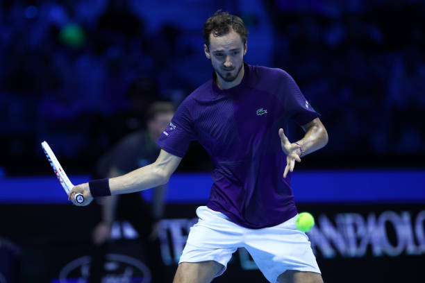 ATP Finals | Andrey Rublev đánh bại Daniil Medvedev ở trận ra quân - Ảnh 2.