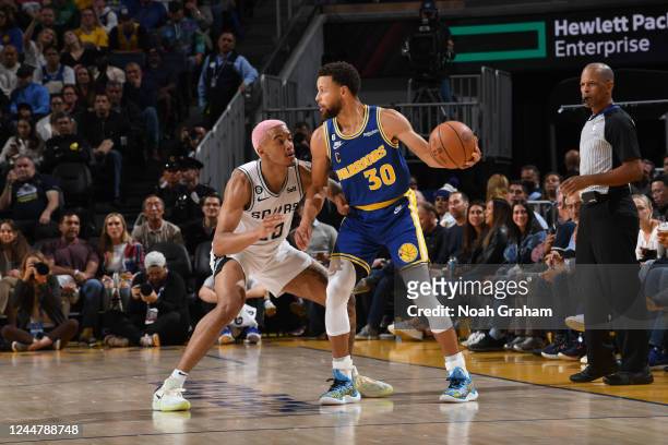 Jeremy Sochan of the San Antonio Spurs plays defense during the game against the Golden State Warriors on November 14, 2022 at Chase Center in San...