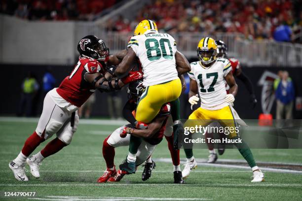 Green Bay Packers tight end Martellus Bennett is tackled by Atlanta Falcons strong safety Keanu Neal and Atlanta Falcons cornerback Brian Poole...