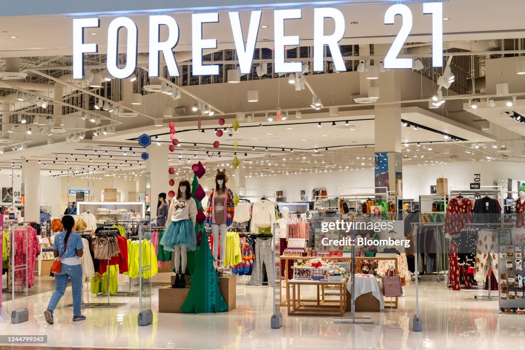 Shoppers In DC & Maryland Ahead Of Retail Sales