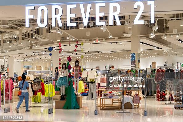 Shoppers In DC & Maryland Ahead Of Retail Sales Shoppers In DC & Maryland Ahead Of Retail Sales
