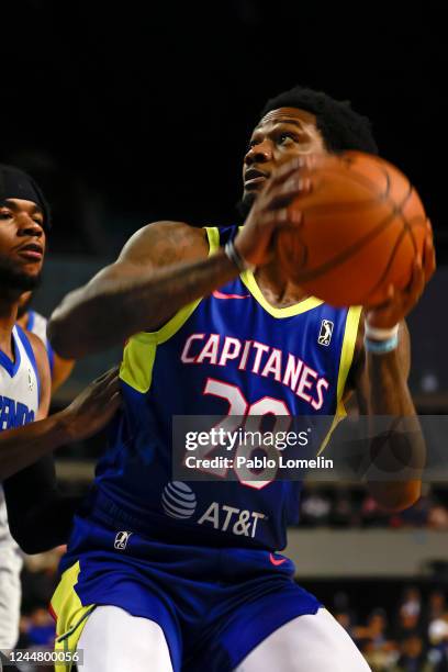 Alfonzo McKinnie of the Mexico City Capitanes drives to the basket against the Texas Legends on November 14 at the Mexico CityArena in Mexico City,...