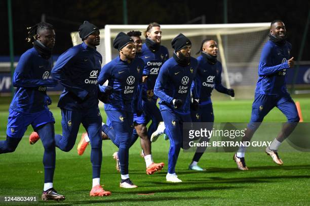 France's midfielder Eduardo Camavinga , France's goalkeeper Steve Mandanda, France's forward Kylian Mbappe, France's midfielder Kingsley Koman,...