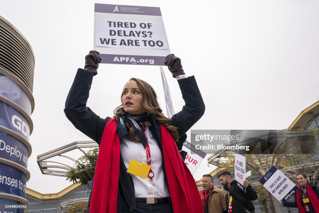 American Airlines Flight Attendants Picket Over Contract Proposals