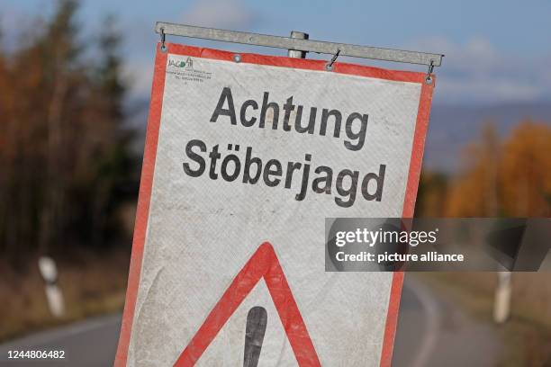 November 2022, Saxony-Anhalt, Benneckenstein: A sign with the inscription "Achtung Stöberjagd" stands on a road near Benneckenstein. The signs mark a...