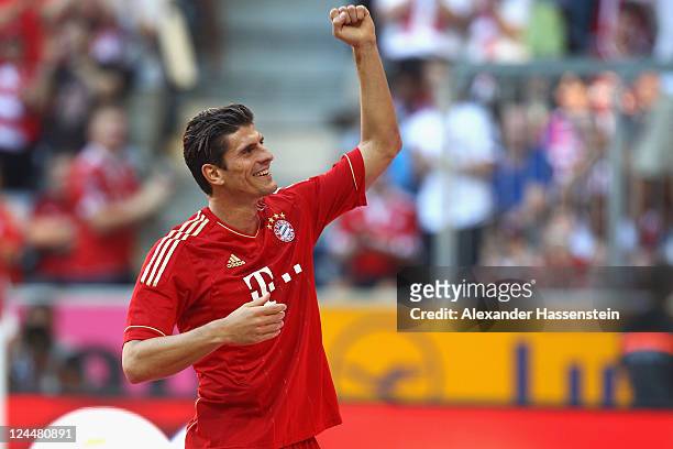 Mario Gomez of Muenchen celebrates scoring the 5th team goal during the Bundesliga match between FC Bayern Muenchen and SC Freiburg at Allianz Arena...