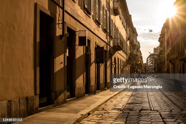 empty streets in the city of milan during the corona virus lockdown period - milan coronavirus stock pictures, royalty-free photos & images