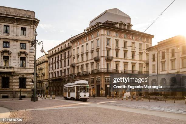 empty streets in the city of milan during the corona virus lockdown period - milano stock-fotos und bilder