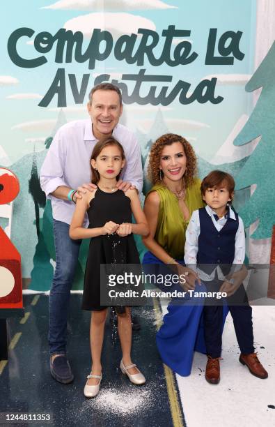 Alan Tacher and Cristina Bernal attend Amazon's "Comparte la Aventura" event on November 15, 2022 in Miami, Florida.
