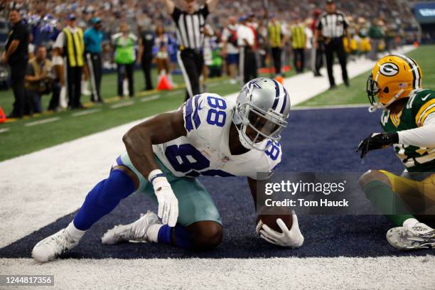 Dallas Cowboys wide receiver Dez Bryant catches a touchdown pass against Green Bay Packers cornerback Damarious Randall during an NFL football game...