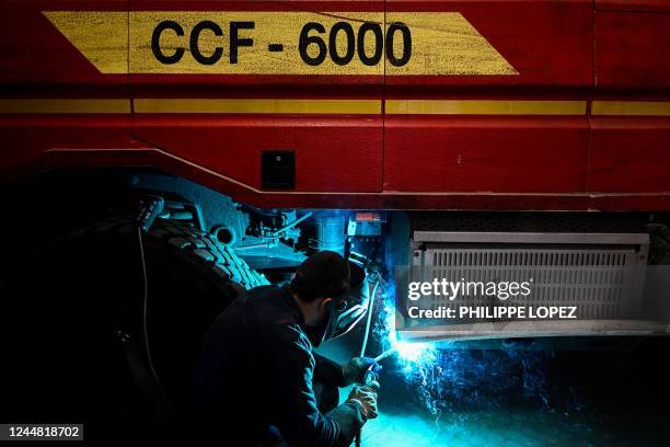 Fire Mechanic 506 Fire Truck Mechanic Stock Photos, High-Res Pictures, and Images ...
