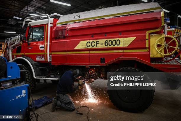 Fire Mechanic Fire Truck Mechanic Photos and Premium High Res Pictures - Getty Images
