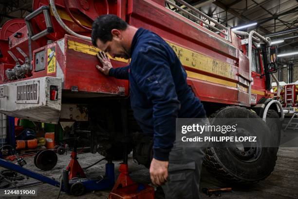 Fire Mechanic 506 Fire Truck Mechanic Stock Photos, High-Res Pictures, and Images ...