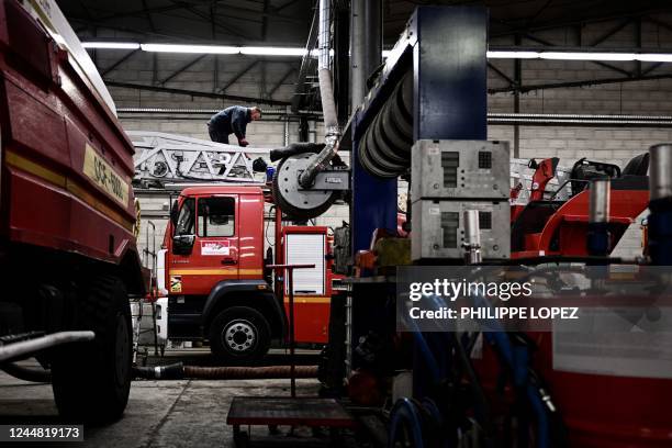 Fire Mechanic 76 Fire Truck Mechanic Stock Photos, High-Res Pictures, and Images ...