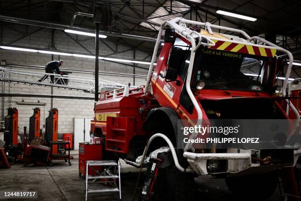 Fire Mechanic 76 Fire Truck Mechanic Stock Photos, High-Res Pictures, and Images ...