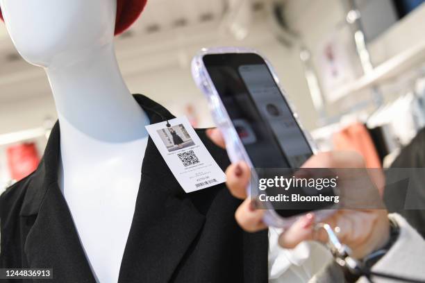 Scanning Product Barcode Photos and Premium High Res Pictures - Getty ...