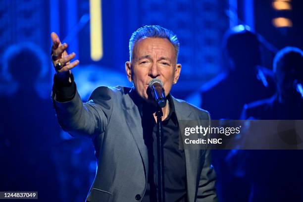 Fallon Springsteen 38,266 Bruce Springsteen Images Stock Photos, High-Res Pictures, and ...