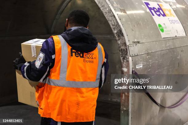 Fedex Container Packages Fedex Hub Photos and Premium High Res Pictures - Getty Images