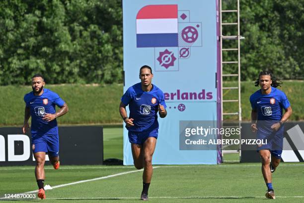 Netherland's forward Memphis Depay, Netherland's defender Virgil van Dijk and Netherland's defender Nathan Ake take part in a training session at...
