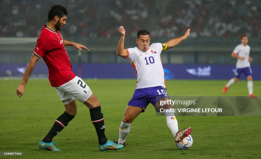 Egyptian Aly Mosaad and Belgium's Eden Hazard fight for the ball... News  Photo - Getty Images